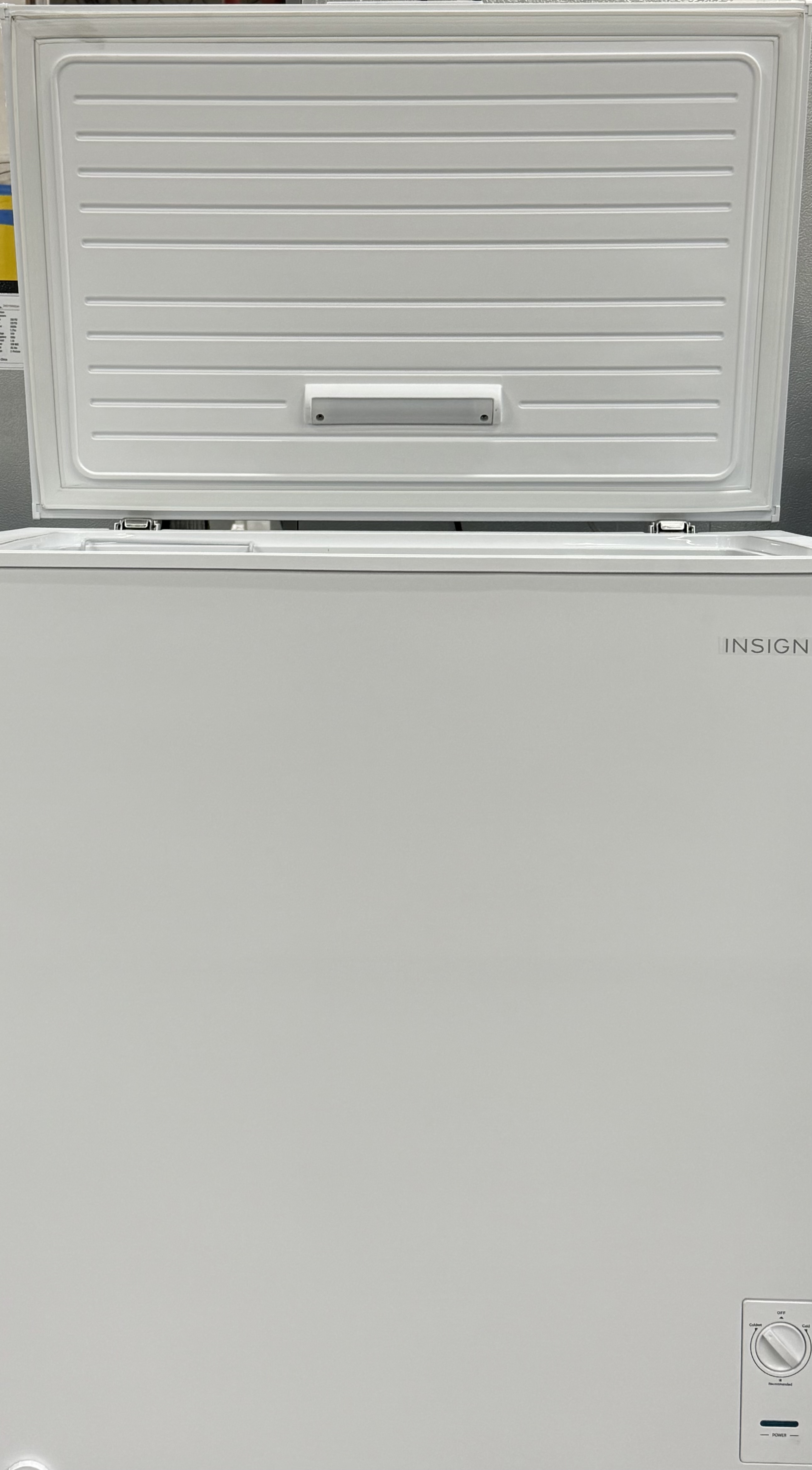 INSIGNIA 32″ Garage Ready Chest Freezer White 7.0 Cu. Ft. NS
