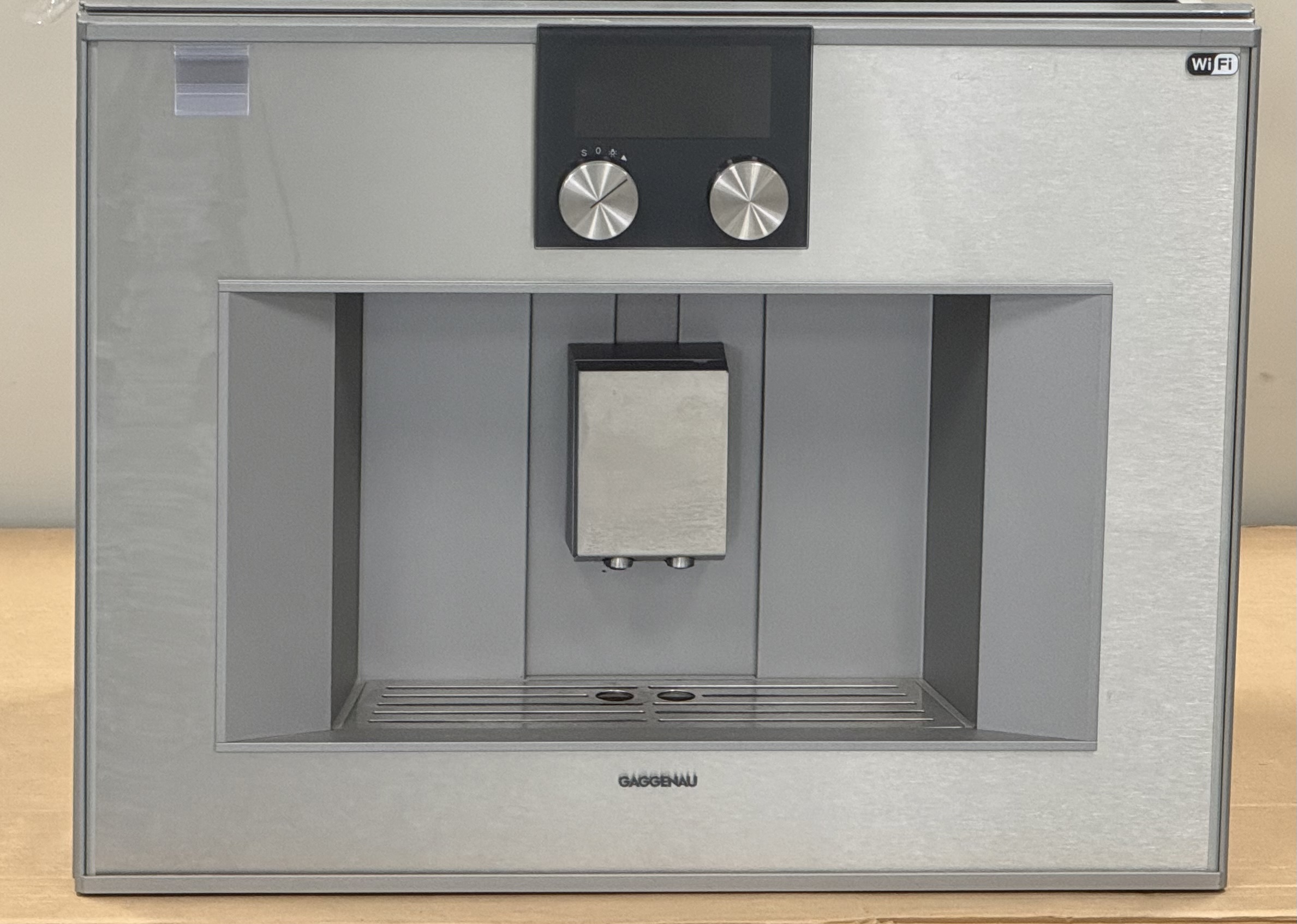 GAGGENAU 400 Series Fully Automatic Coffee Machine Stainless Steel Backed Full Glass Door Removable Water Tank CM450712