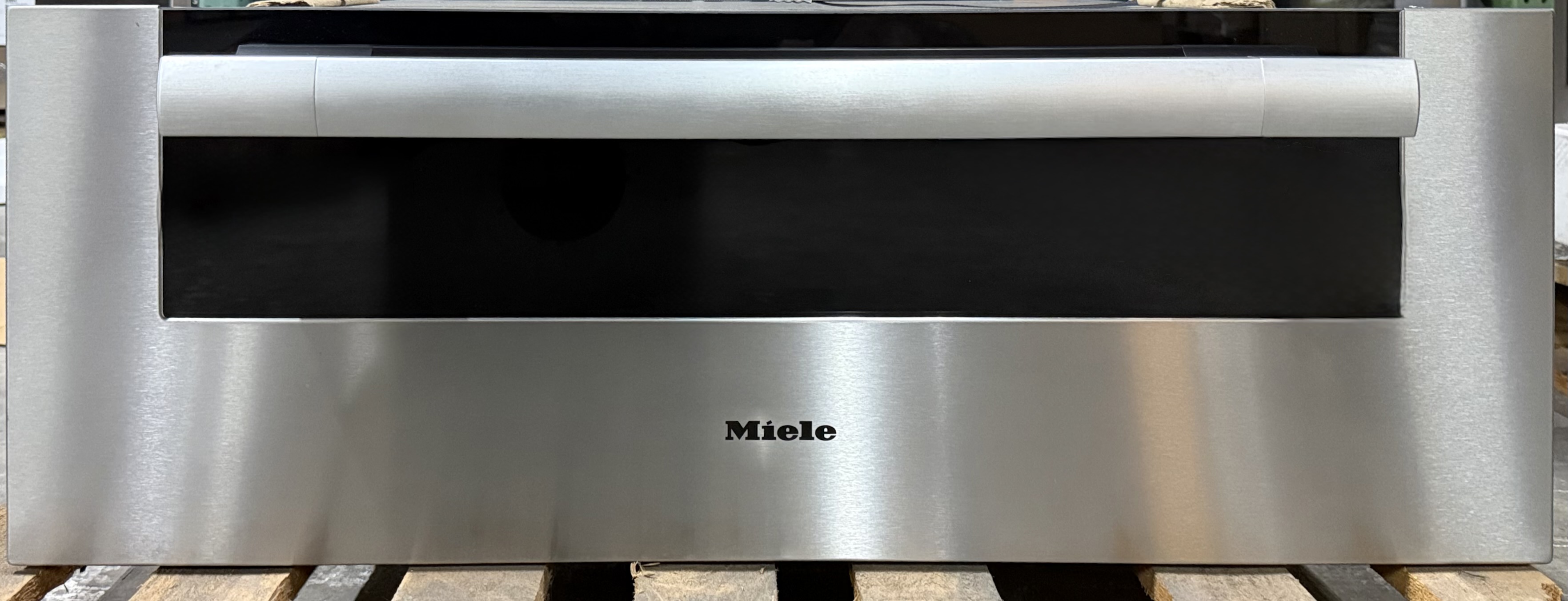 MIELE 30 Inch Warming Drawer With Fan Assisted Convection Heating System Clean Touch Steel Black Glass ESW6780