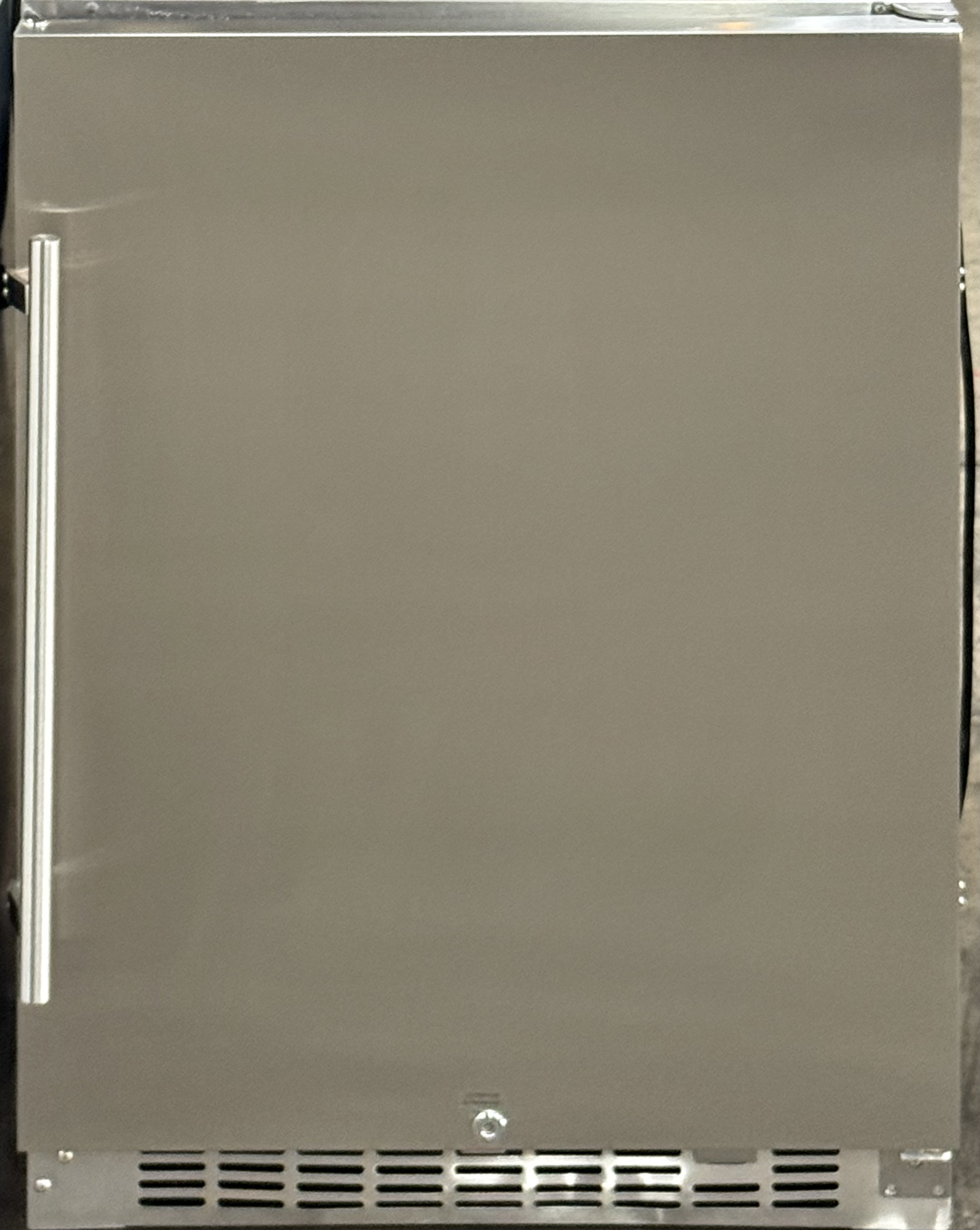 EDGESTAR 24" Outdoor Undercounter Beverage Center Stainless Steel 5.5 Cu. Ft. CBR1501SSOD