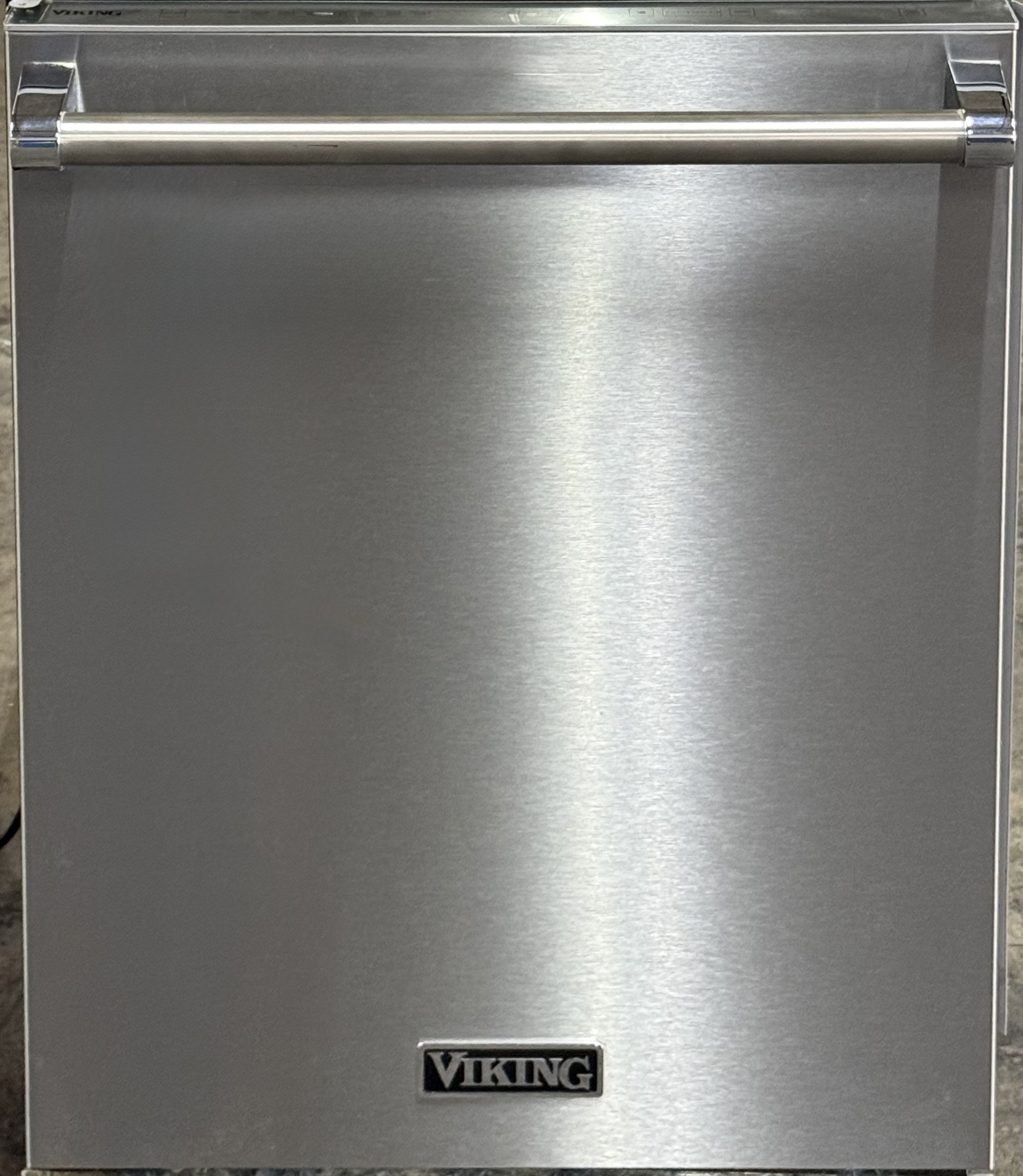 VIKING 24" Dishwasher 16 Place Settings Stainless Steel Fully Integrated VDWU524SS