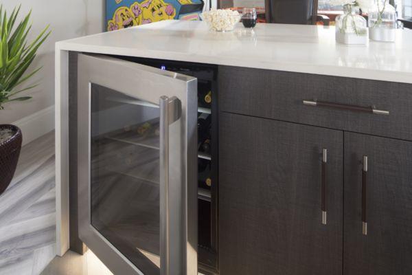 Door open alarm ensures your items stay cold.