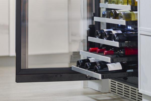 Store up to 41 bottles